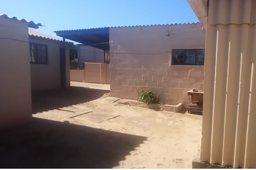 2 Bedroom Property for Sale in Louwville Western Cape